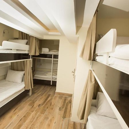 Honey Hostel Istanbul Exterior photo